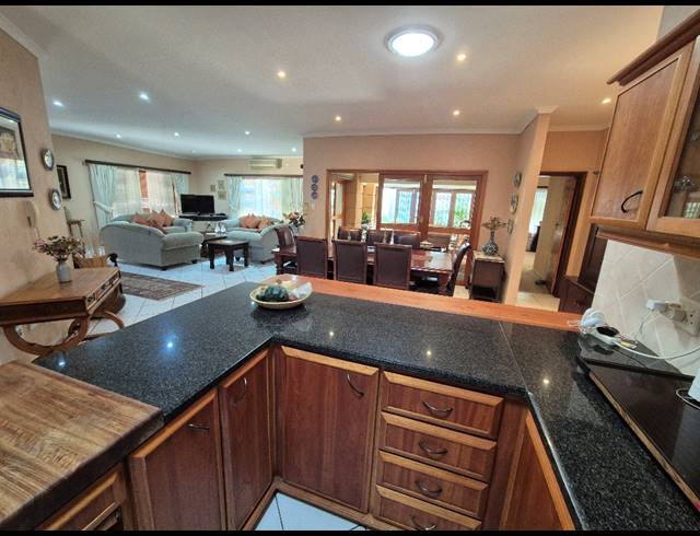 3 BEDROOM TOWNHOUSE FOR SALE IN UVONGO